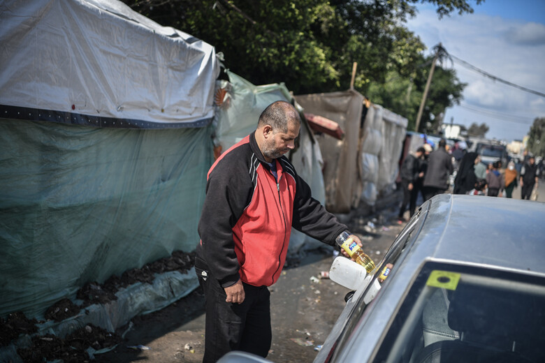 Gazze'de akaryakıt sorununa 'ayçiçek yağlı' çözüm Gazze'de akaryakıt sorununa 'ayçiçek yağlı' çözüm