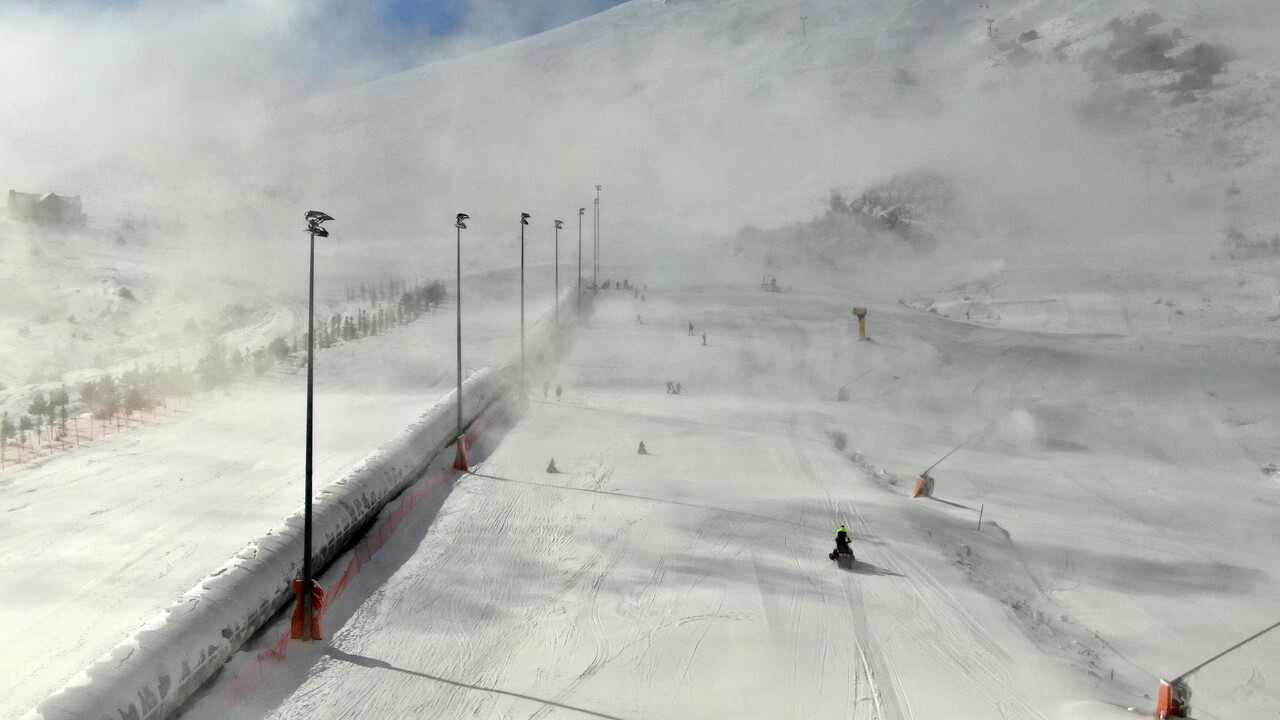 Kayak merkezlerine yarıyıl tatili yoğunluğu! Sivas'ta oteller doldu taştı Kayak merkezlerine yarıyıl tatili yoğunluğu! Sivas'ta oteller doldu taştı