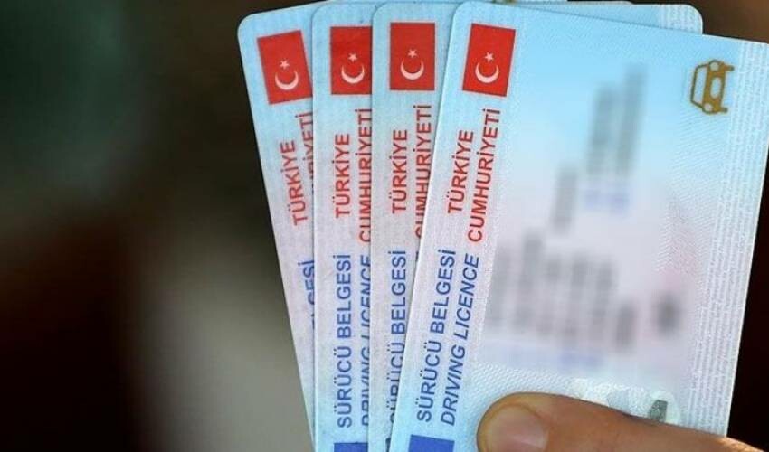 Ehliyet sahipleri dikkat! İçişleri Bakanlığı’ndan tarihi uyarı geldi: Bunu yaptırmayan sürücülere 4 bin TL para cezası kesilecek