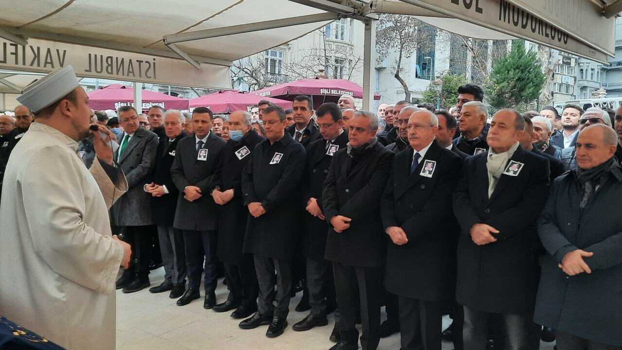 Kılıçdaroğlu ile İmamoğlu günler sonra cenazede buluştu Kılıçdaroğlu ile İmamoğlu günler sonra cenazede buluştu