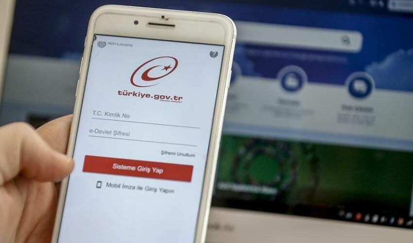 Kimlik ve ehliyette yeni dönem! Duyan Nüfus Müdürlüğü'ne akın ediyor: Ücretsiz şekilde halledin, sadece 5 dakika sürüyor