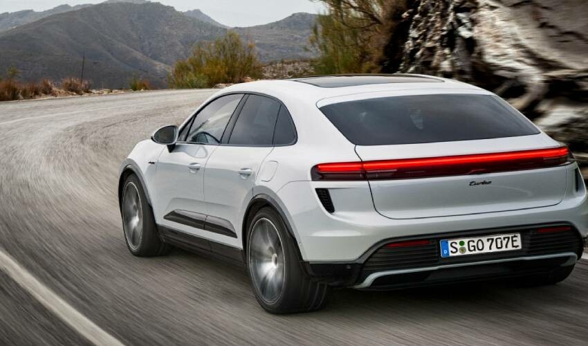 Porsche’de show zamanı