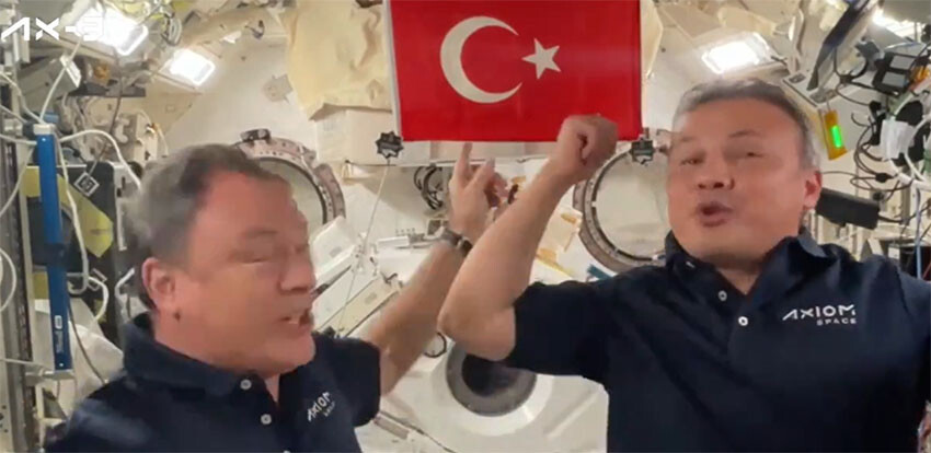 Bakan Kacır'dan 'Gurur duy Türkiye' paylaşımı! Gezeravcı'nın bayrak sözleri bir kez daha gönülleri fethetti