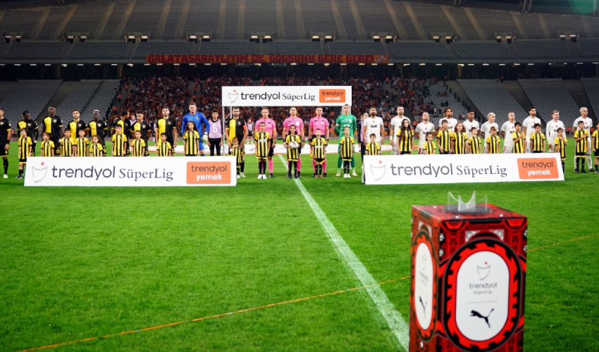 Galatasaray, İstanbulspor'u ağırlıyor! Okan Buruk'tan sürpriz karar Galatasaray, İstanbulspor'u ağırlıyor! Okan Buruk'tan sürpriz karar