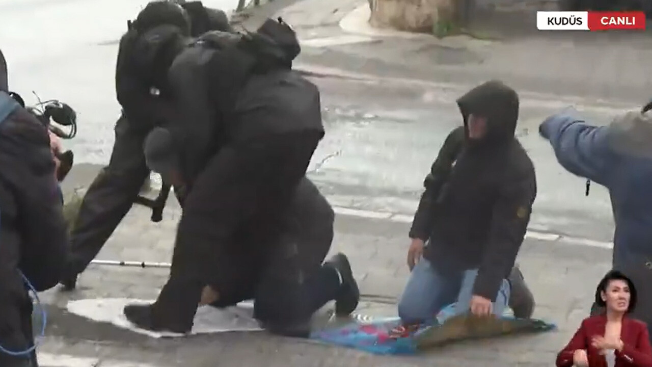 16. cumada da yine İsrail zulmü! Namaz kılan engelli Filistinliye müdahale 16. cumada da yine İsrail zulmü! Namaz kılan engelli Filistinliye müdahale