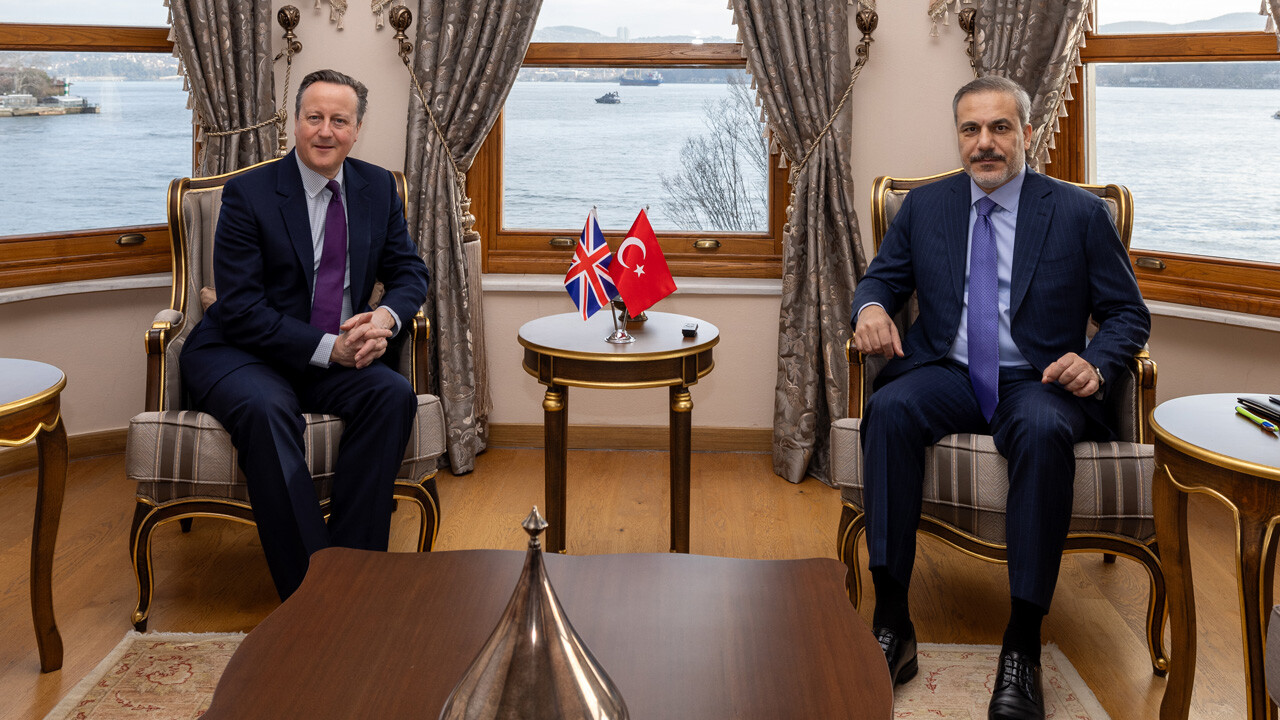 Türkiye ile İngiltere arasında kritik görüşme... Hakan Fidan, Cameron ile görüştü Türkiye ile İngiltere arasında kritik görüşme... Hakan Fidan, Cameron ile görüştü