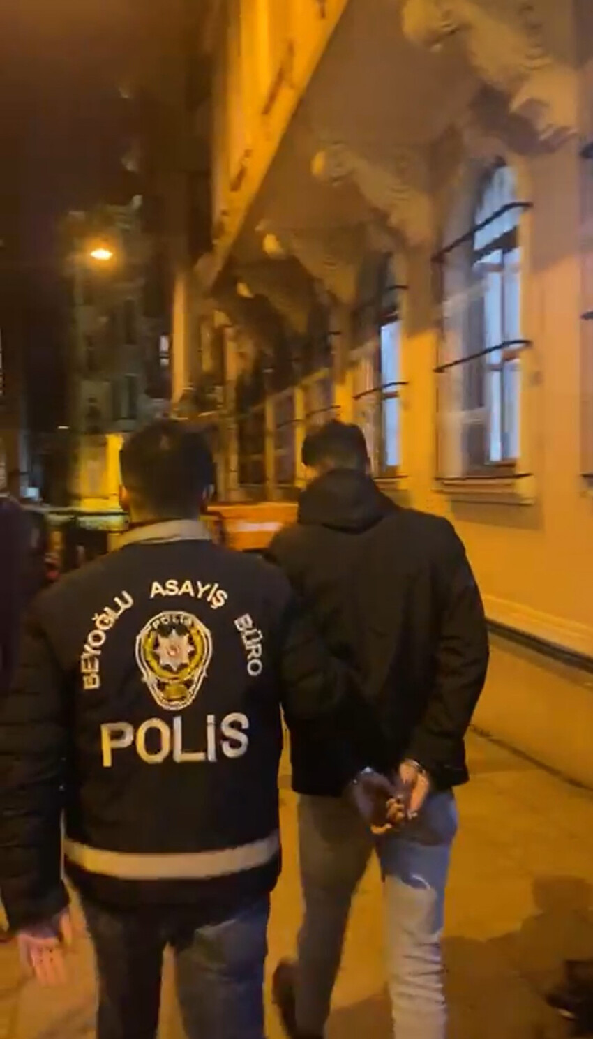 Dolandırıcılık, gasp, darp... Taksim'e ayak basan turistler kabusu yaşadı