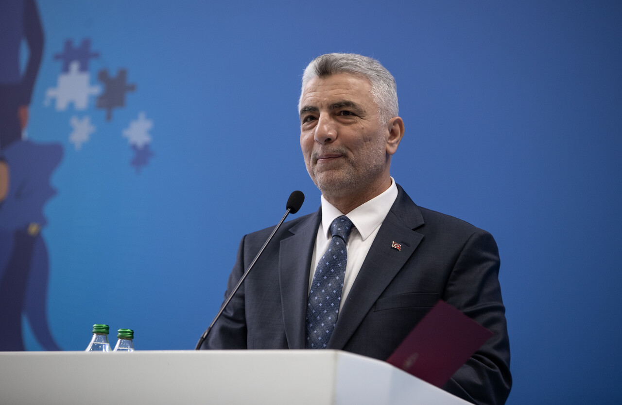 Bakan Bolat 'yıla iyi başladık' sözleriyle duyurdu! İhracatta hedef 377 milyar dolar