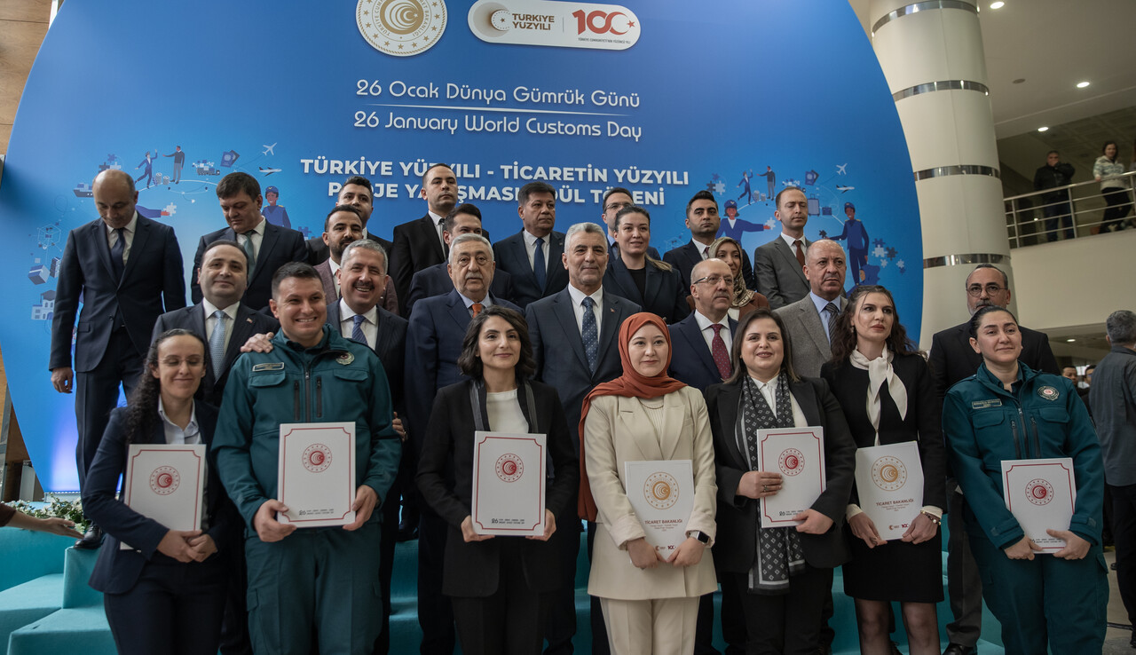 Bakan Bolat 'yıla iyi başladık' sözleriyle duyurdu! İhracatta hedef 377 milyar dolar