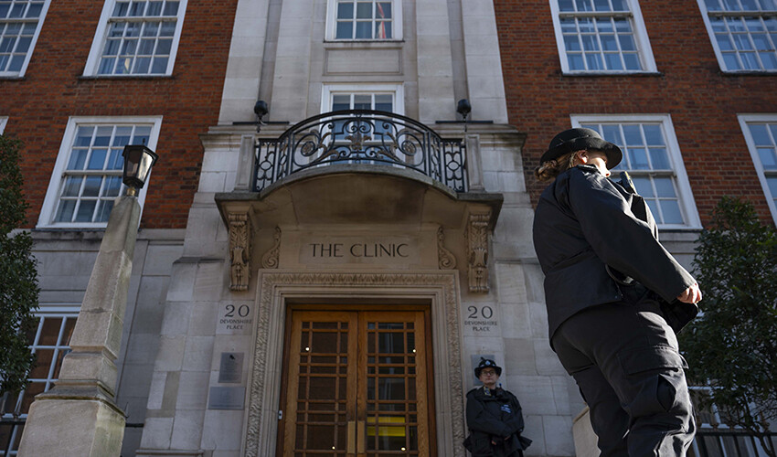 İngiltere Kralı Charles prostat ameliyatı için hastaneye yattı