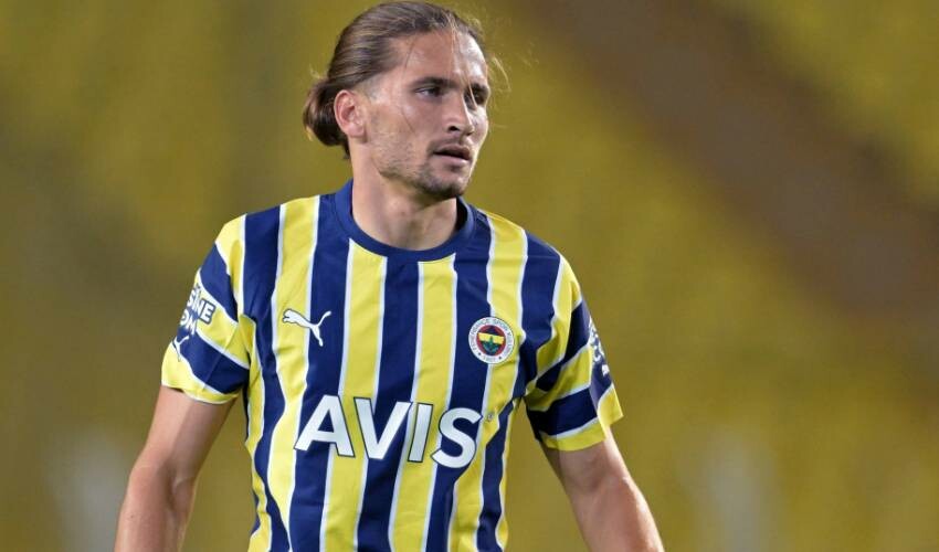 Fenerbahçe’de ayrılık rüzgarı! Yıldız isim için resmi teklif geldi, Ali Koç onay verirse gidecek Fenerbahçe’de ayrılık rüzgarı! Yıldız isim için resmi teklif geldi, Ali Koç onay verirse gidecek