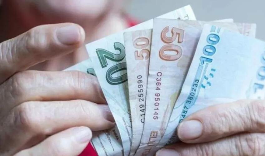 SGK beklenen tarihi duyurdu! Emekli maaşı alanlar dikkat, hemen hesabınızı kontrol edin