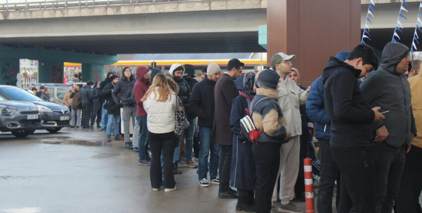 800 TL'lik ütünün 19 TL'ye satıldığını duyan mağazaya koştu