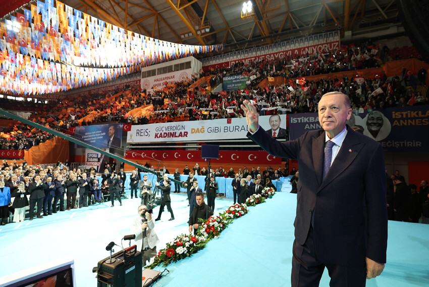Cumhurbaşkanı Erdoğan, AK Parti'nin İzmir ilçe adaylarını açıkladı