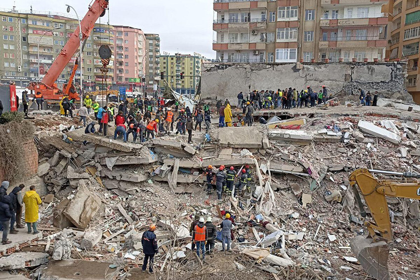 100 kişiye mezar olmuştu! Hisami Apartmanı'nın firari müteahhidi İstiklal'de yakalandı 100 kişiye mezar olmuştu! Hisami Apartmanı'nın firari müteahhidi İstiklal'de yakalandı