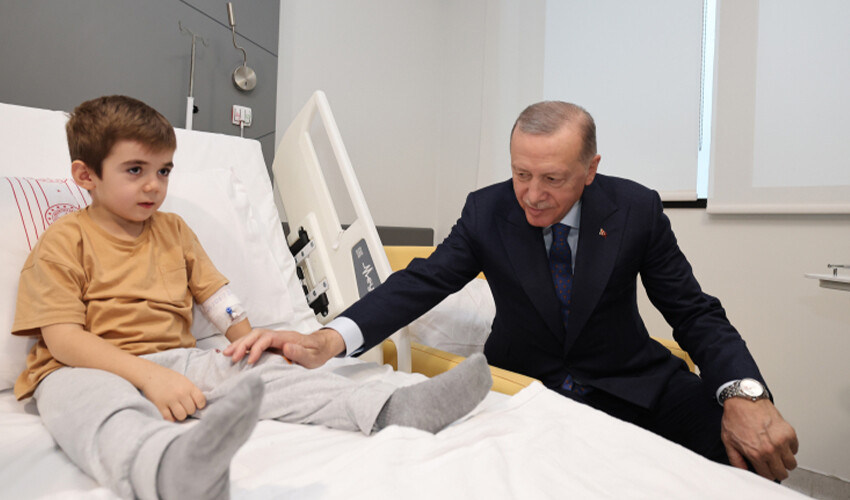 Erdoğan'dan Bayraklı Şehir Hastanesinde tedavi gören çocuklara ziyaret