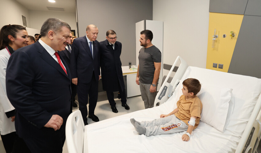 Erdoğan'dan Bayraklı Şehir Hastanesinde tedavi gören çocuklara ziyaret