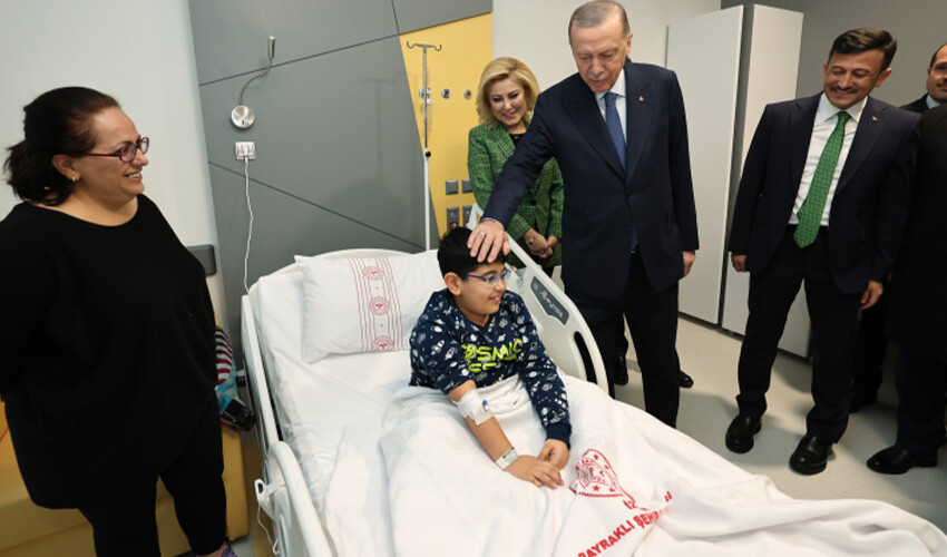 Erdoğan'dan Bayraklı Şehir Hastanesinde tedavi gören çocuklara ziyaret