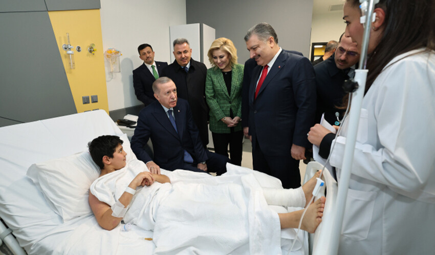 Erdoğan'dan Bayraklı Şehir Hastanesinde tedavi gören çocuklara ziyaret