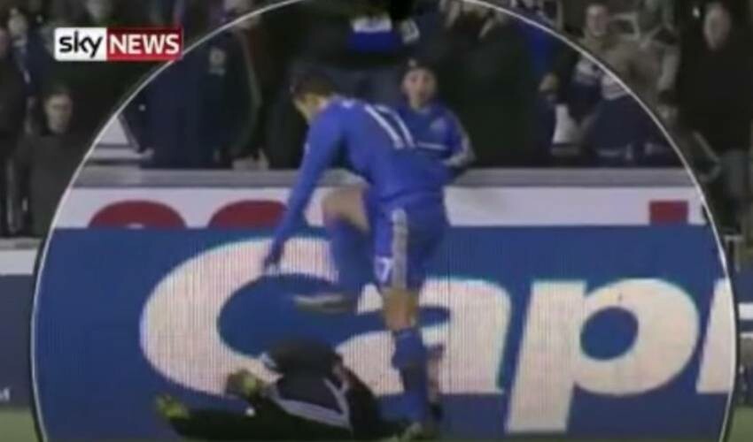 Ünlü futbolcudan tekme yemişti! Küçük çocuk 2,1 milyar TL'lik servetin sahibi oldu