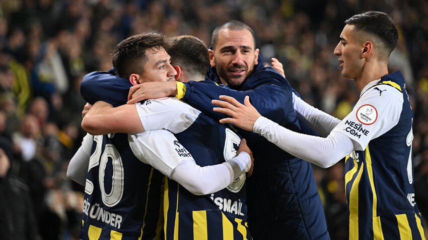 Fenerbahçe geri döndü! Kadıköy'de 3 puan Cengiz Ünder'le geldi Fenerbahçe geri döndü! Kadıköy'de 3 puan Cengiz Ünder'le geldi