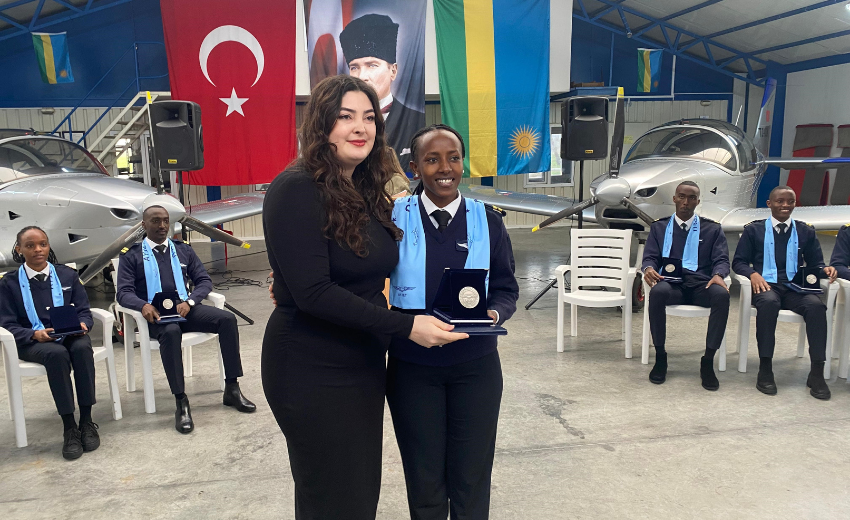 Ruanda'nın en genç kadın pilotu Türkiye'den çıktı