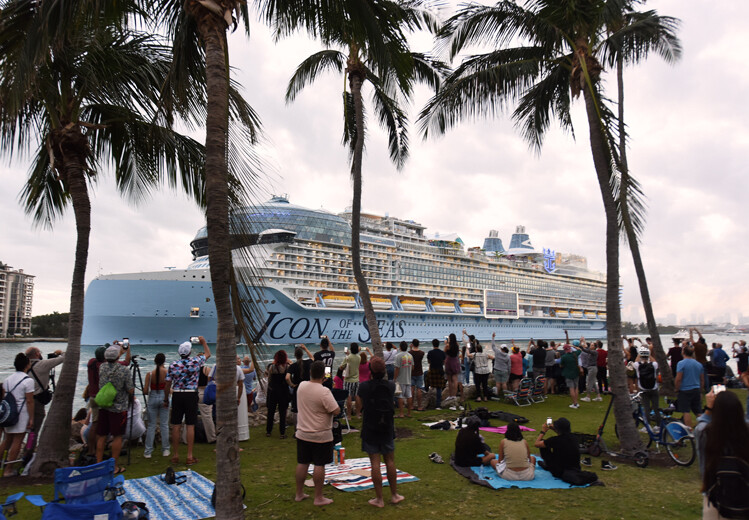 Dünyanın en büyük yolcu gemisi ilk yolculuğuna çıkıyor Dünyanın en büyük yolcu gemisi ilk yolculuğuna çıkıyor