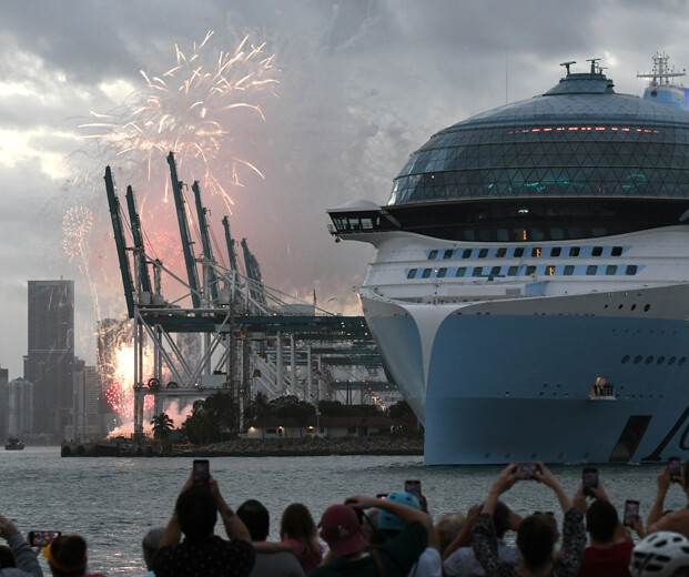 Dünyanın en büyük yolcu gemisi ilk yolculuğuna çıkıyor Dünyanın en büyük yolcu gemisi ilk yolculuğuna çıkıyor