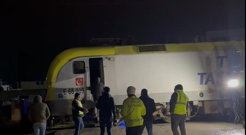 Sofya'ya giden tren Tekirdağ'da kaza yaptı, 80 yolcu tahliye edildi Sofya'ya giden tren Tekirdağ'da kaza yaptı, 80 yolcu tahliye edildi