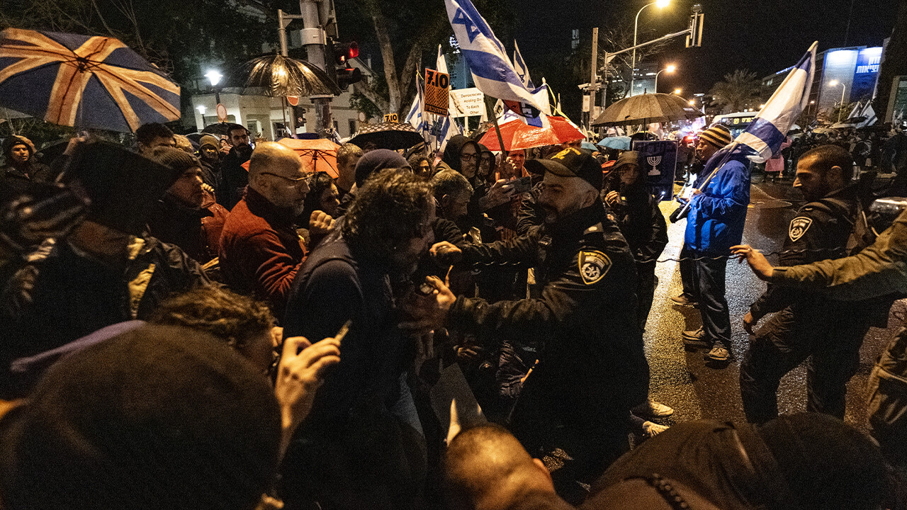 İsrail sokakları karıştı! Erken seçim isteyip, 'soykırıma hayır' dediler