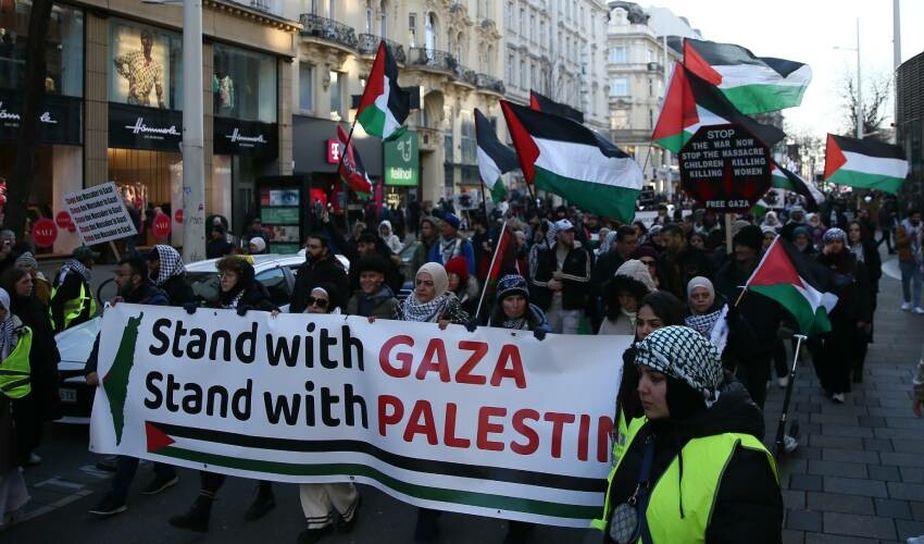 Avrupa'da halk 'Filistin' için sokaklara indi: Savaş değil, soykırım!