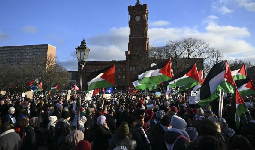 Avrupa'da halk 'Filistin' için sokaklara indi: Savaş değil, soykırım!