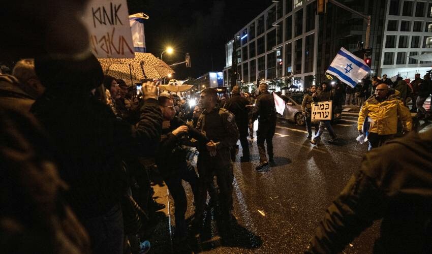 İsrail sokakları karıştı! Erken seçim isteyip, 'soykırıma hayır' dediler