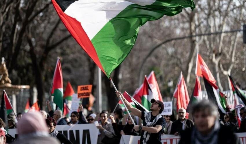 Avrupa'da halk 'Filistin' için sokaklara indi: Savaş değil, soykırım!