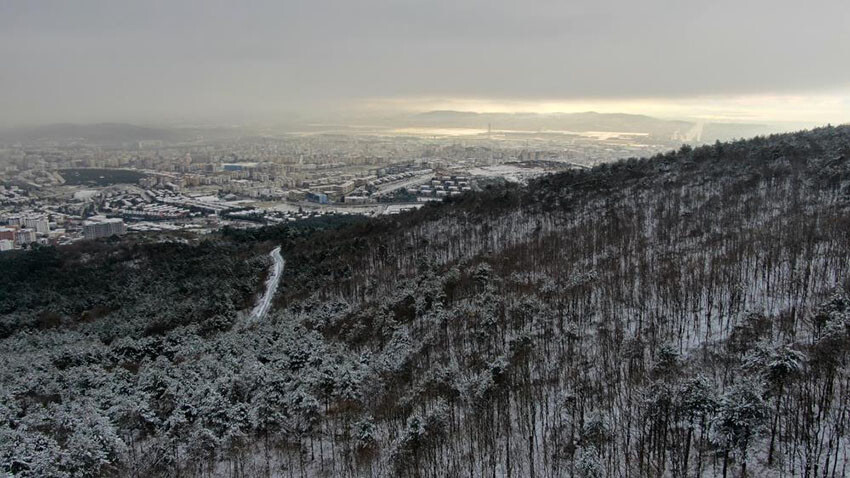 İstanbul beyaza büründü, sarı kod verildi! Meteoroloji yarın için tahmin değiştirdi