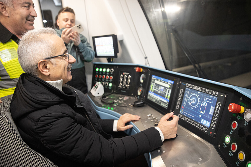 Gayrettepe-Kağıthane metrosu açıldı: Birilerinin dizleri titremeye başladı