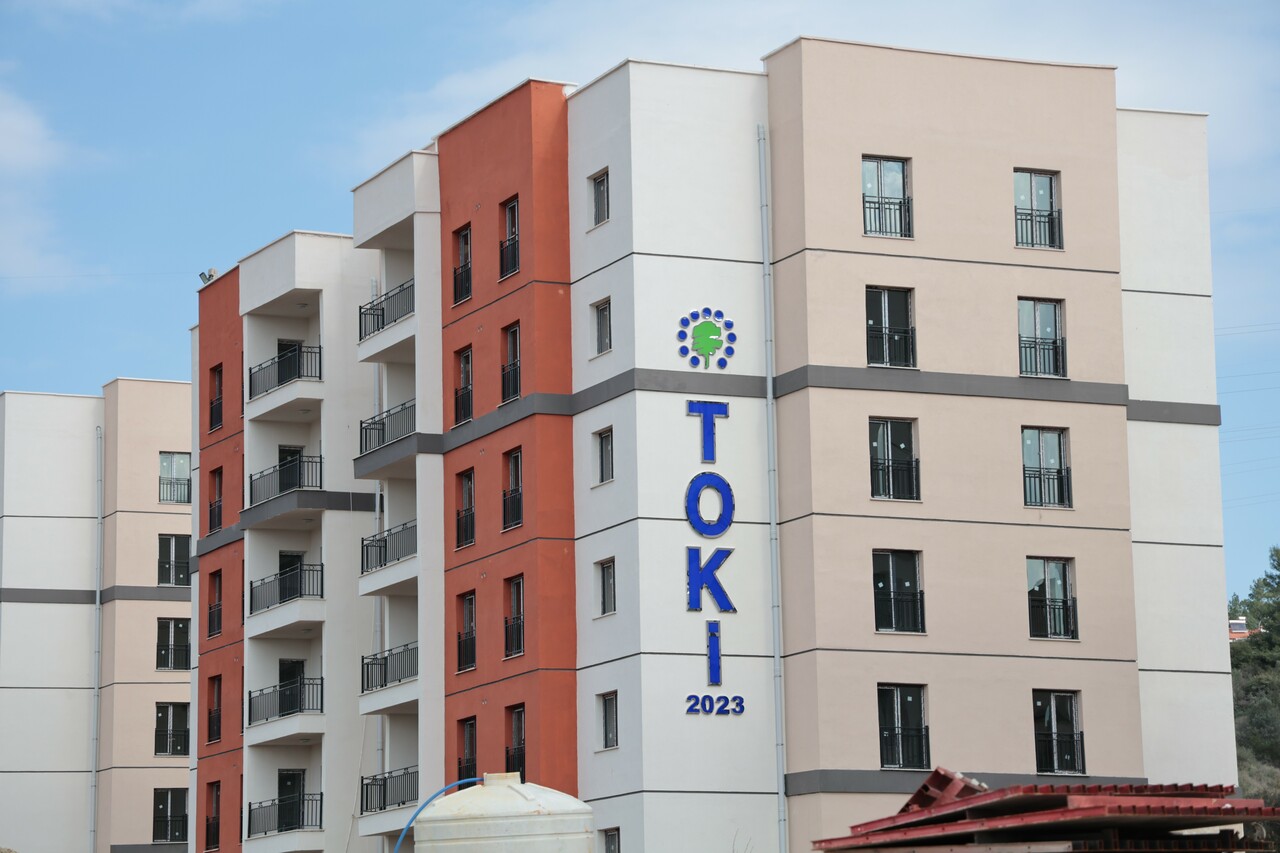 Depremzedeler 6 Şubat'tan önce yeni evlerine kavuşacak