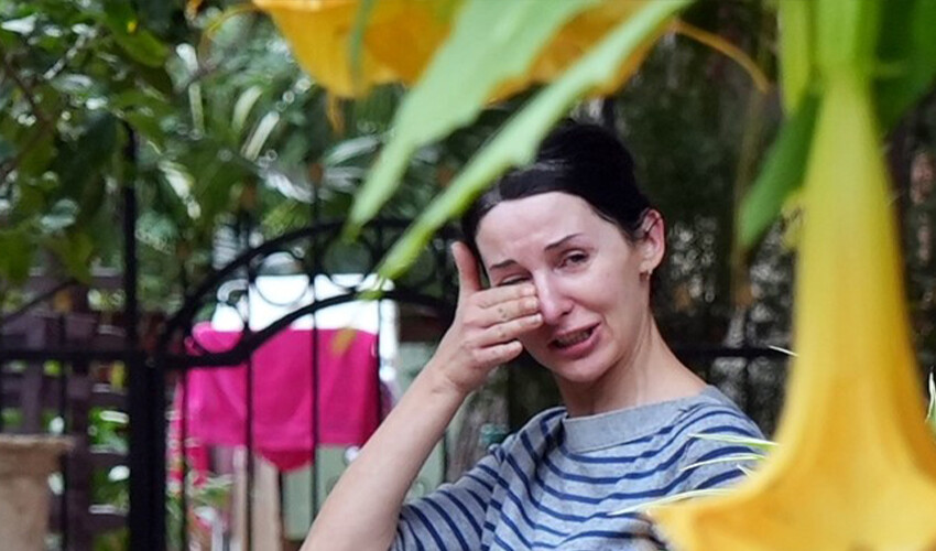 Dakikalar içinde hem evlerini hem eşyalarını kaybettiler... Sokakta kalan anne ve kızları gözyaşlarına boğuldu