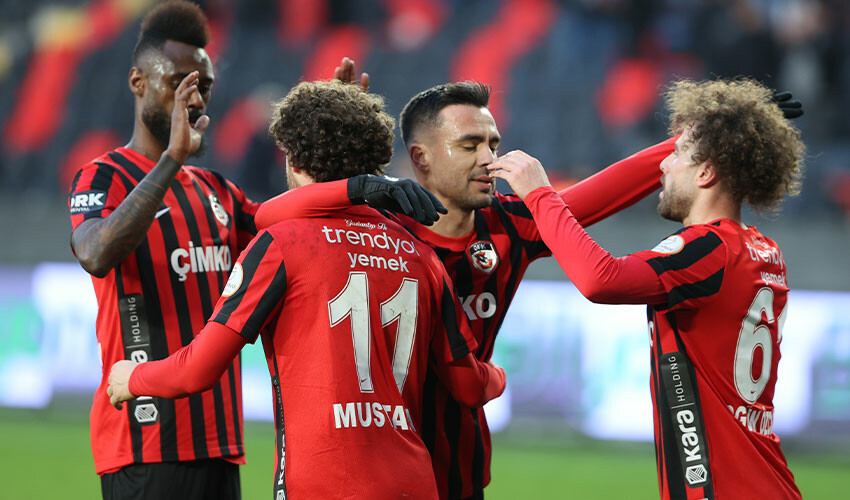 Galatasaray, Gaziantep FK'yı ağırlıyor! Okan Buruk şapkadan tavşan çıkartacak