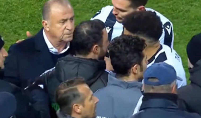 Fatih Terim ve Lucescu'nun oğlu birbirine girdi! PAOK - Panathinaikos maçında saha karıştı Fatih Terim ve Lucescu'nun oğlu birbirine girdi! PAOK - Panathinaikos maçında saha karıştı
