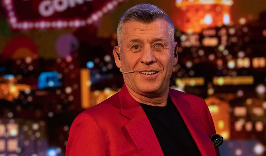 Evinde talihsiz bir kaza geçiren Metin Şentürk ayağını çatlattı Evinde talihsiz bir kaza geçiren Metin Şentürk ayağını çatlattı