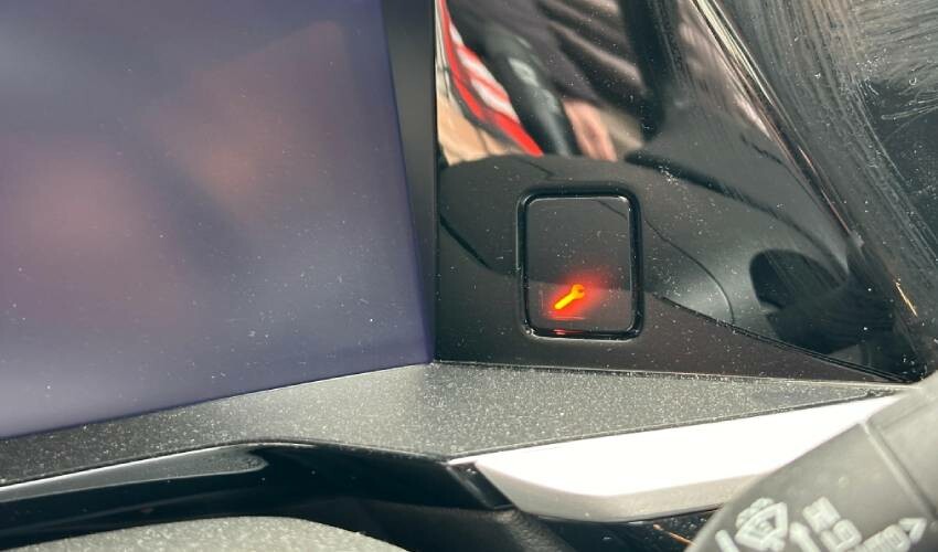 Milyonlarca lira vererek almıştı… Bayiden sıfır alınan cip servisten çıkmıyor