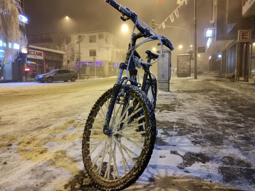 Ardahan eksi 32 dereceyi gördü, her yer buz tuttu