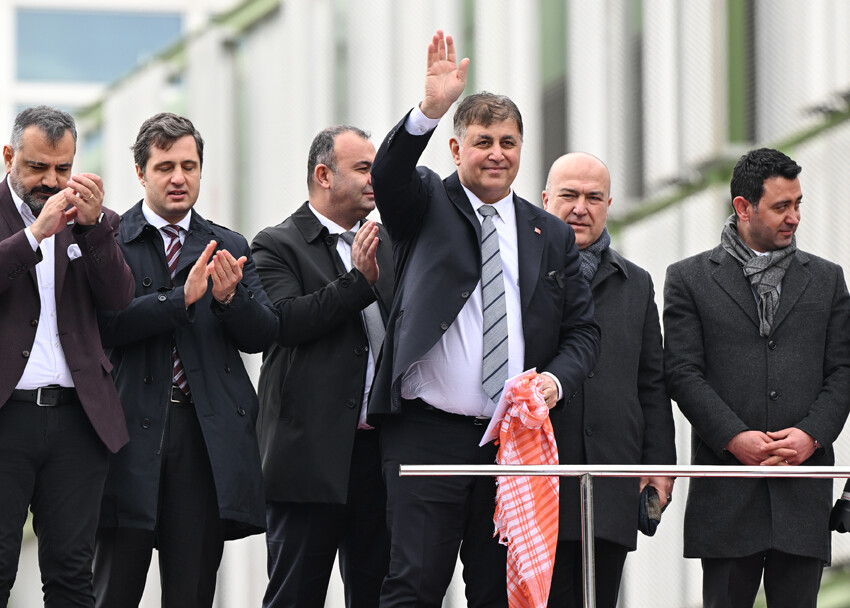 CHP'nin İzmir adayı Cemil Tugay'a coşkulu karşılama