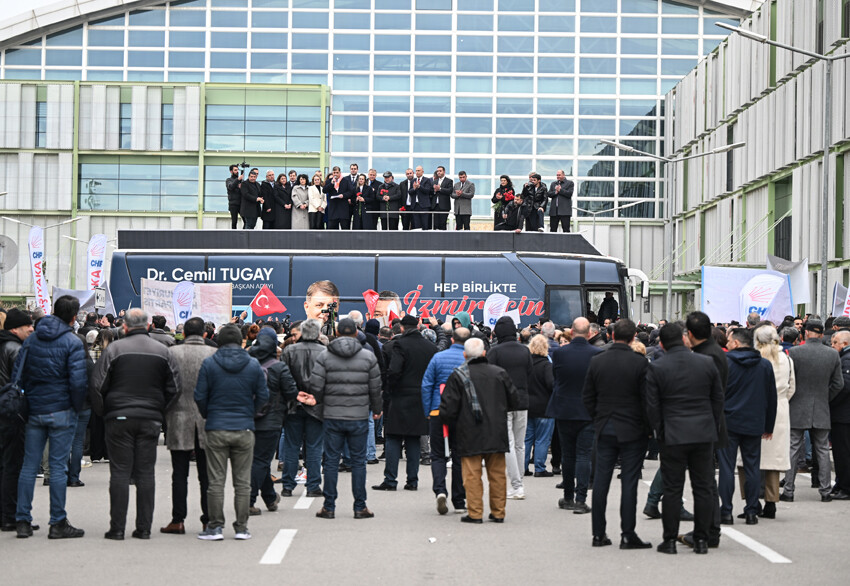 CHP'nin İzmir adayı Cemil Tugay'a coşkulu karşılama