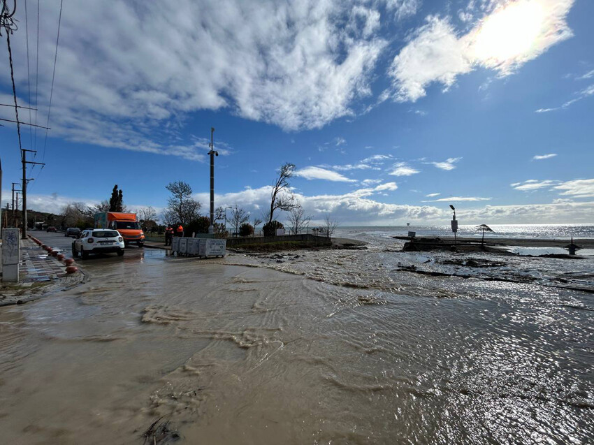 Silivri'de dere taştı, sokaklar göle döndü