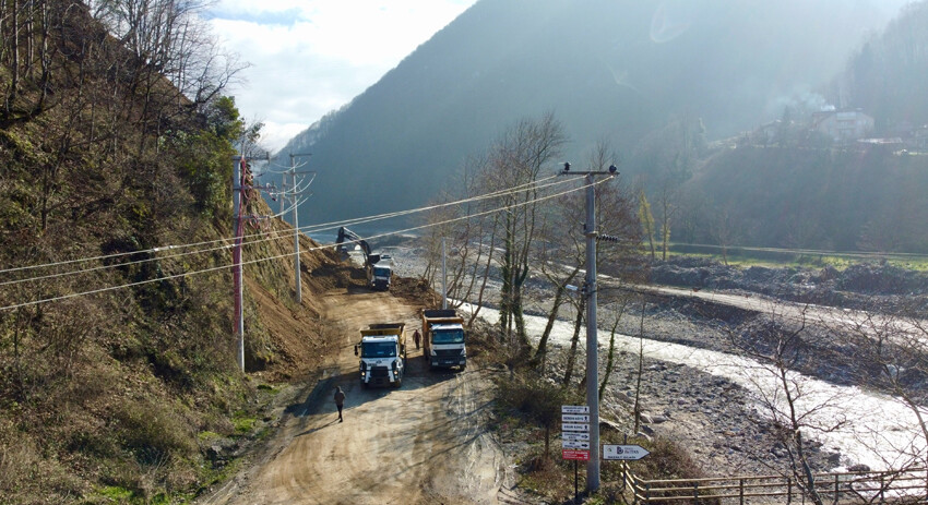 Düzce'de korkutan manzara! 6 yolun bağlantısı tıkandı