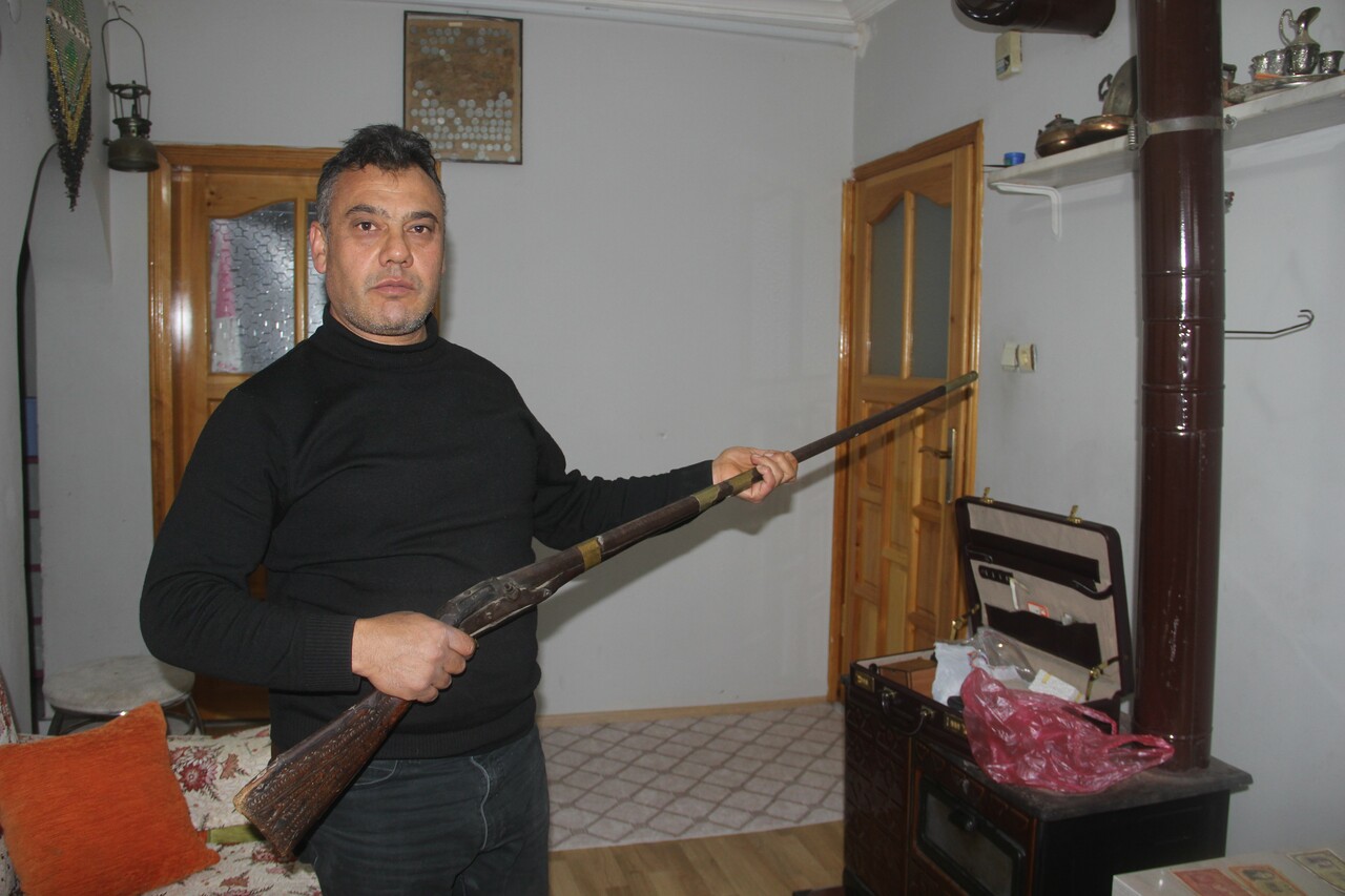 Sivas'ta 10 milyon liralık koleksiyon! Mustafa Kemal'in dürbünü onun elinde