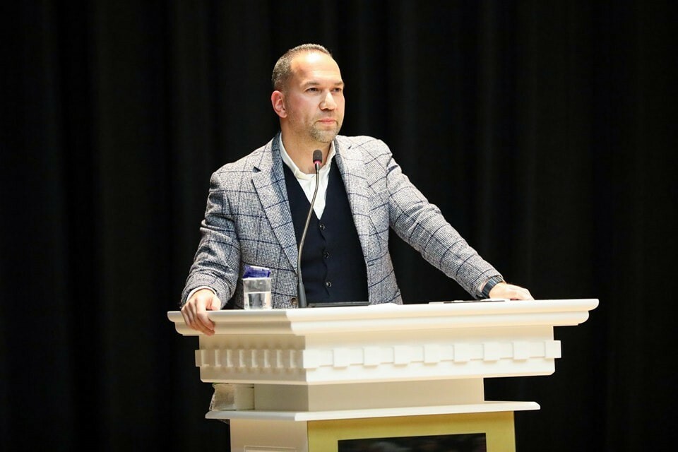 AK Partili belediyeden işçilere yüzde 71 zam! Başkanı omuzlarında taşıdılar AK Partili belediyeden işçilere yüzde 71 zam! Başkanı omuzlarında taşıdılar