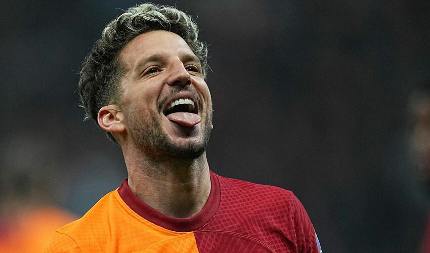 Galatasaraylı yıldızdan jübile sürprizi! Futbolu bırakacağını açıkladı Galatasaraylı yıldızdan jübile sürprizi! Futbolu bırakacağını açıkladı